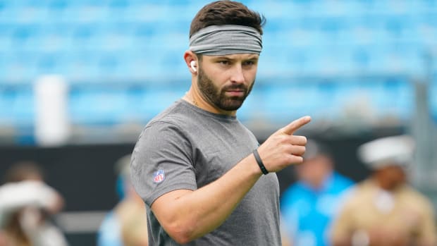 Baker Mayfield warms up before a game.
